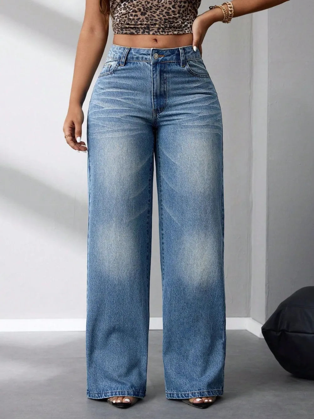 Wide Leg Jeans with Pockets